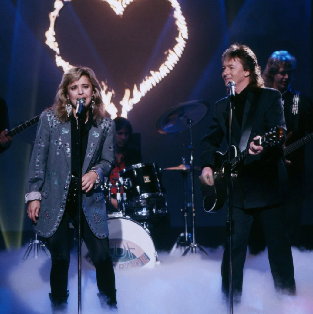 Chris Norman &#038; Suzi Quatro performing &#8220;Stumblin&#8217; In&#8221; in 1992
