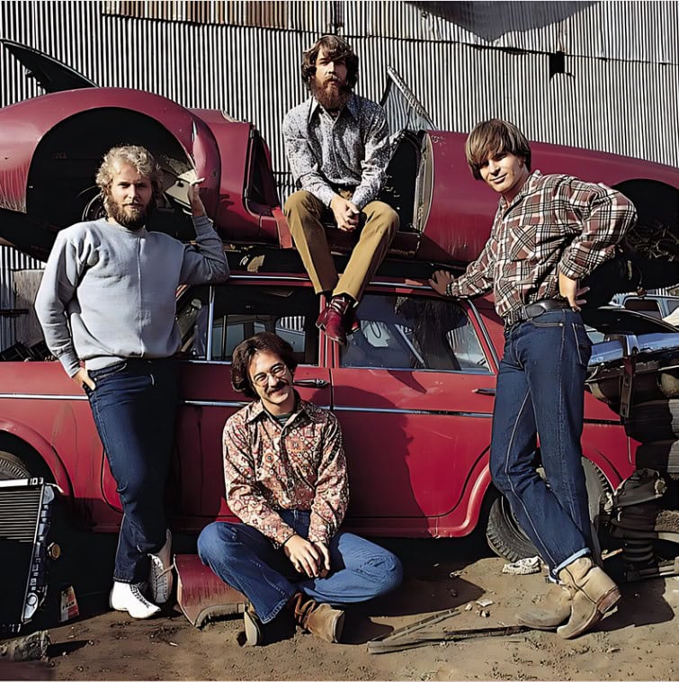 Creedence Clearwater Revival &#8211; Lookin&#8217; Out My Back Door