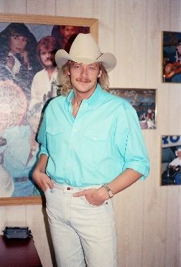 Alan Jackson – Small Town Southern Man
